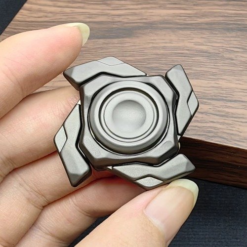 Mini Armor Metal Fidget Spinner – Compact Mecha Design (37mm, 57g) 1 Mini Armor Metal Fidget Spinner