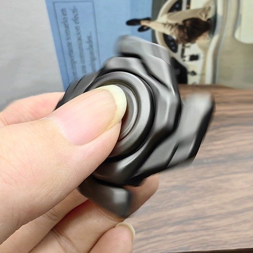 Mini Armor Metal Fidget Spinner – Compact Mecha Design (37mm, 57g) 4 Mini Armor Metal Fidget Spinner – Compact Mecha Design (37mm, 57g) - Image 4