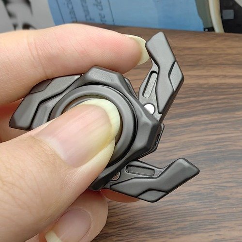 Mini Armor Metal Fidget Spinner – Compact Mecha Design (37mm, 57g) 2 Mini Armor Metal Fidget Spinner – Compact Mecha Design (37mm, 57g) - Image 2